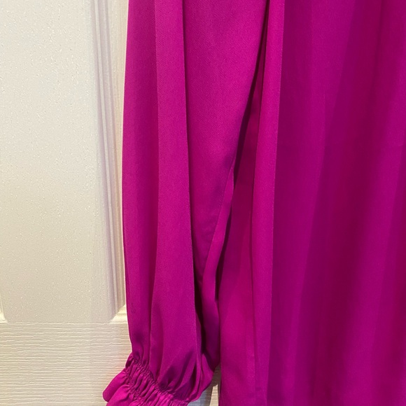 Banana Republic blouse in a beautiful bright pink … purchased but never worn - Picture 2 of 4